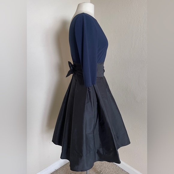 ADRIANNA PAPELL | Bateau Neck Two-Tone Short Dress, Size 6 - Picture 7 of 10